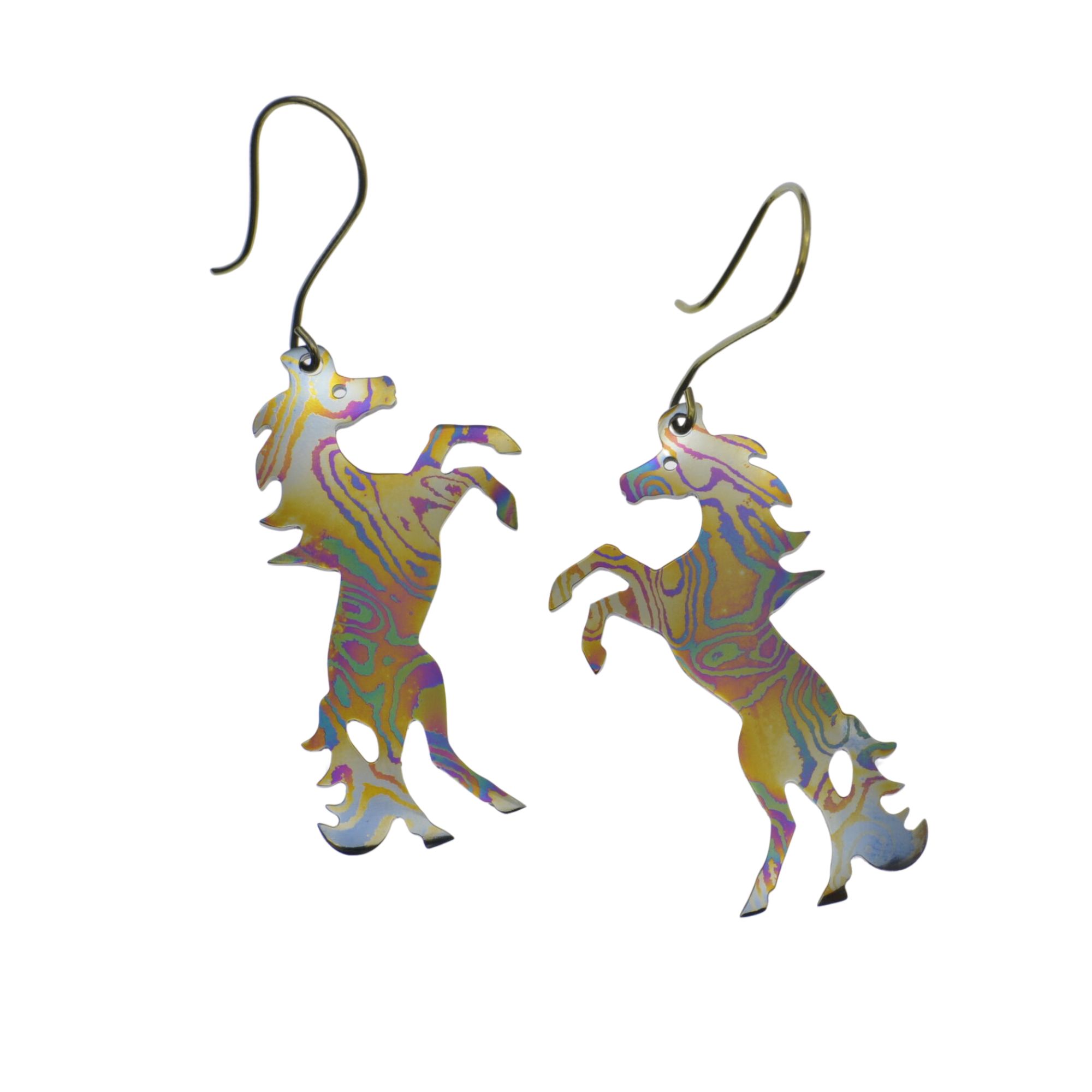 Orecchini in damasco di titanio Cavallini rampanti