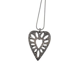 Pendente in damasco di acciaio inossidabile Cuore con cornice traforata