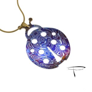 Pendente in damasco di titanio Coccinella grande