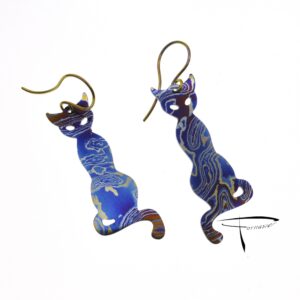 Orecchini in damasco di titanio Gatti orientali