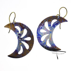 Orecchini in damasco di titanio Lune traforate