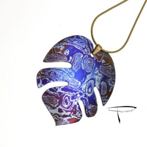 Pendente in damasco di titanio Foglia tropicale monstera