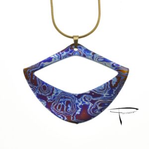 Pendente in damasco di titanio Simbolo tribale