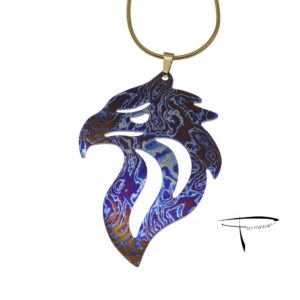 Pendente in damasco di titanio Testa di falco